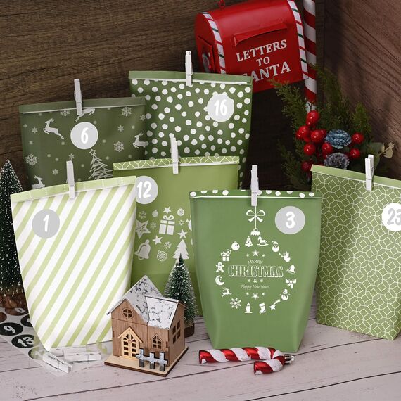 Adventskalender zum Befüllen 2025, Weihnachtskalender Papiertüten, Kraftpapiertüten zum selbst füllen,grüner Stil, 24 Bedruckte Geschenktüten für Kinder Junge und Mädchen, Wiederverwendbar