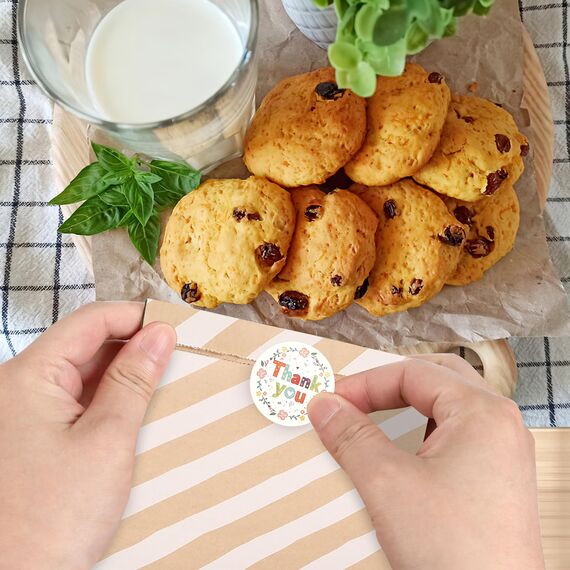 Ledebouk Papiertüten Kindergeburtstag, 20 Stück Geschenktüten Braun Tüten Papier mit 24 Aufkleber, Candy Tüten für Verpacken von Geschenken Giveaways Festivals Partys 24×12,7×8 cm