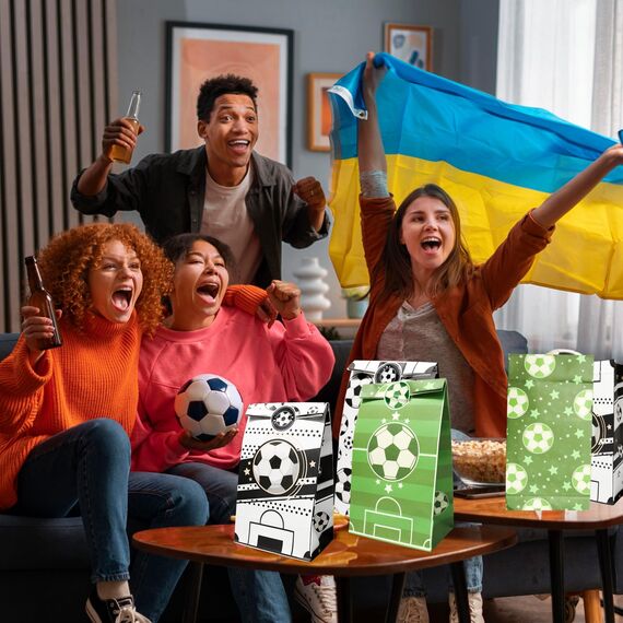 12 Stück Fußball Papiertüten Geburtstagstüten Fussball Party Tüten mit 18 Aufkleber 4 Muster für Kinder Weihnachten Halloween Geburtstag Hochzeit Party für Geburtstag Kinder Fußball Motto Party Favors