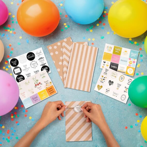 PAKNOR® Papiertüten Braun, 40 stk Kraftpapiertüten Geschenktüten Papier Braune Tüten Papier mit 96 Aufkleber, Papiertüte zum Verpacken von Geschenken, Giveaways, Kindergeburtstag