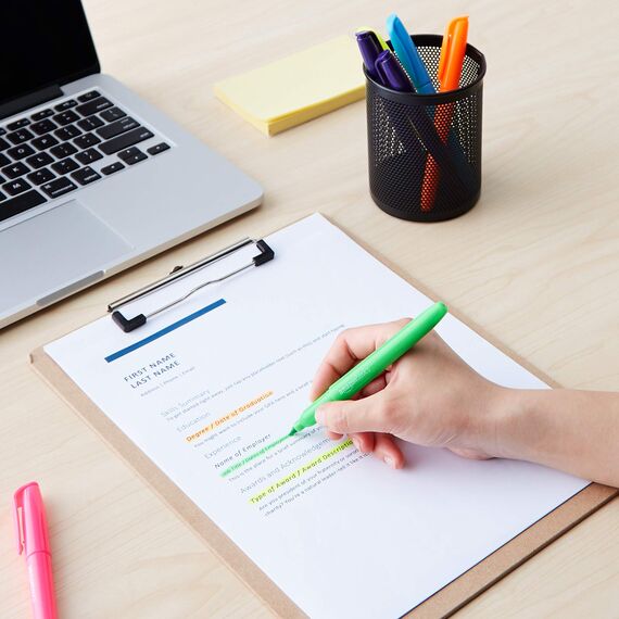 Amazon Basics Textmarker, 12 Stück, Mehrfarbig