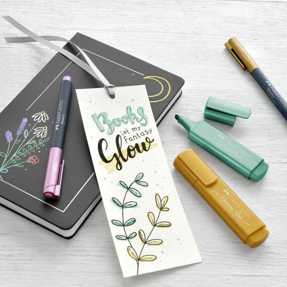 Faber-Castell 205073 - Metallics Marker mit Faserspitze, 4 Stück, für viele Oberflächen geeignet, Metalliceffekt in gold und silber