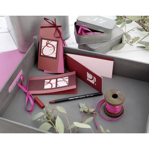 edding 1255 Kalligrafiestift - flaschengrün - 3 Stifte - Kalligrafiespitze 2 - 5 mm - Fasermaler für Papier, Holz, Terrakotta, Leinwand - für Anfänger,Hand-Lettering,Bullet Journal,Grußkarten,Tagebuch