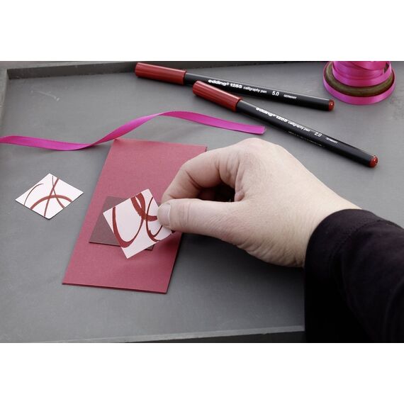 edding 1255 Kalligrafiestift - flaschengrün - 3 Stifte - Kalligrafiespitze 2 - 5 mm - Fasermaler für Papier, Holz, Terrakotta, Leinwand - für Anfänger,Hand-Lettering,Bullet Journal,Grußkarten,Tagebuch