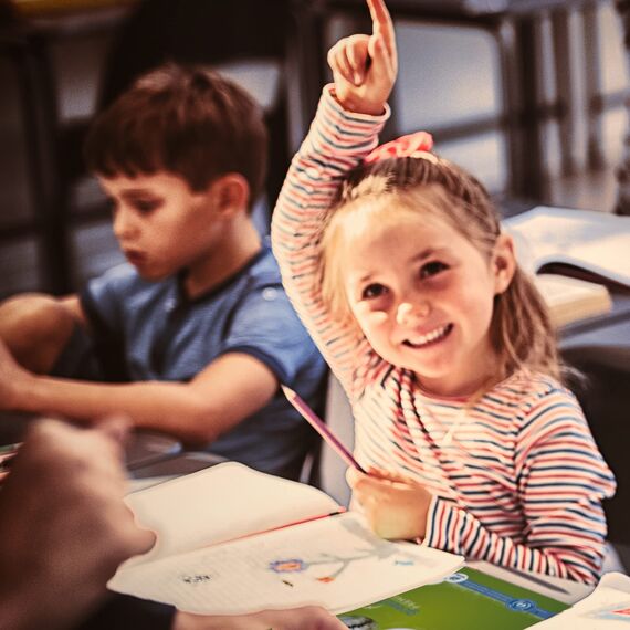 Staufen Green Heft - DIN A4, Lineatur 21 (9mm liniert), 16 Blatt, premiumweißes 90g/m² Recyclingpapier, runde Ecken verhindern „Eselsohren“, 4 verschiedene Motive (keine Auswahl möglich), 1 Stück