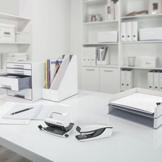 Leitz Qualitäts-Ordner 180° Active WOW, 5er Pack, A4, Schmal, Abgerundeter Rücken, 6,5 cm breit, Gummibandverschluss, Leichtes Polyfoam, Plastik-Ordner, WOW Serie, Weiß, 11070001