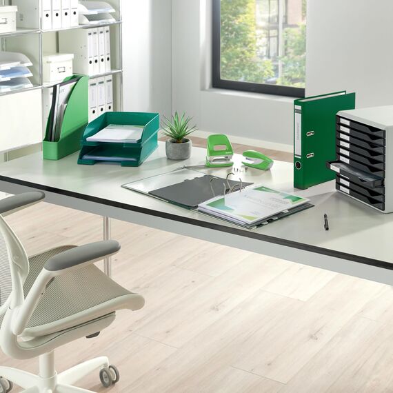 Leitz Qualitäts-Ordner 180° Plastik, das Original, DIN A4 Aktenordner 5 cm schmal, 90% Recycling-Karton, 30% Pre-Consumer Recycling-Kunststoff, Mit 180° Mechanik, 350 Blatt Kapazität, Grün, 10155055