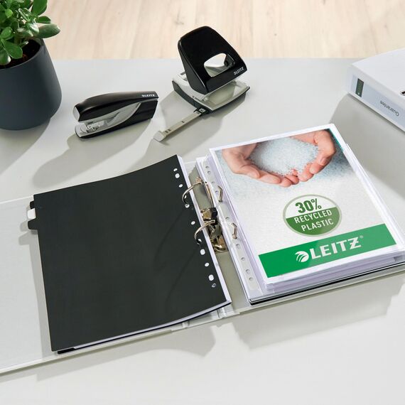 Leitz Qualitäts-Ordner 180° Plastik, 10er Pack, das Original, DIN A4 Aktenordner 5 cm schmal, 90% Recycling-Karton, 30% Pre-Consumer Recycling-Kunststoff, Mit 180° Mechanik, 350 Blatt, Weiß, 10151001