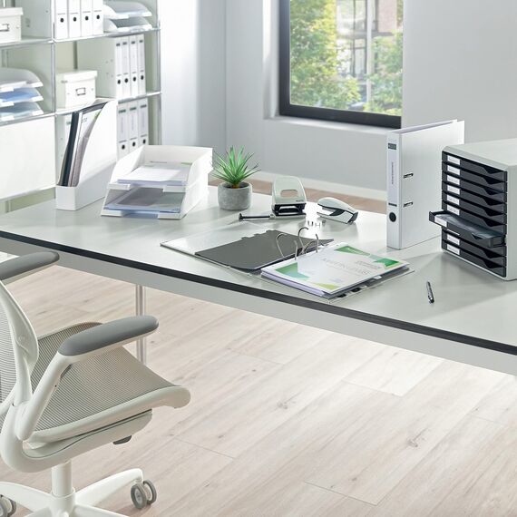 Leitz Qualitäts-Ordner 180° Plastik, das Original, DIN A4 Aktenordner 8 cm breit, 90% Recycling-Karton, 30% Pre-Consumer Recycling-Kunststoff, Mit 180° Mechanik, 600 Blatt Kapazität, Weiß, 10105001