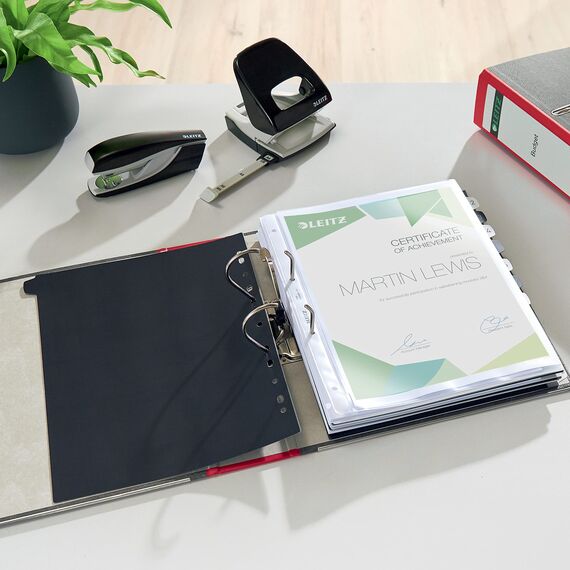 Leitz Qualitäts-Ordner, das Original, DIN A4 Aktenordner 8 cm breit, Wolkenmarmor-Papier, Recycling-Ordner, Blauer Engel, Mit 180° Mechanik, Höchste Stabilität, Rot, 10805025