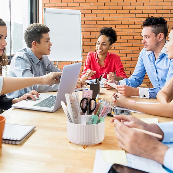Cayxenful Drehbar Schreibtisch Organizer Kinder, 360° Rotierende Große Kapazitätstifte Schreibtisch Stiftehalter mit 5 Fächern, Aesthetic Schreibwaren Stifte Organizer für Büro, Schule, Zuhause (Weiß)