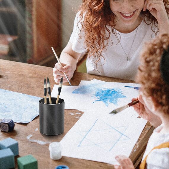 VAYDEER Runder Stiftehalter aus Aluminium Organizer und Aufbewahrungsbox für Stifte und Bleistifte, ideal für Büro, Schule, zuhause und Kinder - 8x10 cm, in elegantem Schwarz.