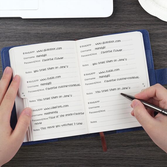 WEMATE Passwortbuch mit Schloss, Passwortbuch mit alphabetischen Registerkarten, 600+ Passwort-Leerzeichen, und Passwort-Organizer-Logbuch mit Schloss, Passwortaufbewahrung für Computer- und