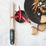 Microplane Zester Küchenreibe in Anthrazit-Grau für Zitrusfrüchte, Parmesan, Ingwer, Schokolade & Muskatnuss mit feiner Edelstahlklinge - Made in USA