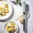 Microplane Zester Küchenreibe in Eukalyptus-Grün für Zitrusfrüchte, Parmesan, Ingwer, Schokolade & Muskatnuss mit feiner Edelstahlklinge - Made in USA
