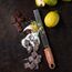 Microplane Zester Küchenreibe in Zimt-Orange für Zitrusfrüchte, Parmesan, Ingwer, Schokolade & Muskatnuss mit feiner Edelstahlklinge - Made in USA