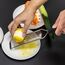 Käsereibe Zitronenreibe Zester Reibe Fein Parmesanreibe Handreibe Rasiermesserscharfe Premium Edelstahl Reibeoberfläche -Spülmaschinengeeignet inkl. Schutzabdeckung &TPR Griff, für Hartkäse, Zitrus