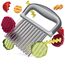 Edelfeld Wellenschneider für Pommes, Obst & Gemüse [TESTSIEGER] - Spülmaschinengeeignetes Wellenmesser - Riffelmesser für Erwachsene & Kinder - Solides Wellenschnittmesser aus Edelstahl - Für BLW