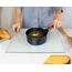 Kitchenville Glasschneidebrett 40×30 cm – Hygienisches Schneidebrett aus gehärtetem Glas – Hitzebeständig, Kratzfest & Rutschfest – Glasplatte für die Küche – Transparentes Design