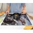 Kitchenville Glasschneidebrett 50×40 cm – Hygienisches Schneidebrett aus gehärtetem Glas – Hitzebeständig, Kratzfest & Rutschfest – Glasplatte für die Küche – Grau & Gold