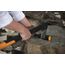 Fiskars Axt-Set, Spaltaxt: Inklusive Klingen-/Transportschutz, Länge: 71 cm, Antihaftbeschichtet, X21-L, 1,63 kg; Axt- und Messerschärfer: Keramik- Schleifkopf, Xsharp, Schwarz/Orange, 1019333