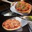 Chef Pomodoro - Pizzaschieber - 35,6 x 40,6 cm - Faltbarer Griff - Perforierte Aluminium Pizzaschaufel zum einfachen Einschieben des Pizzateigs - Perfekt als Backofenzubehör und für Hobby Pizzabäcker