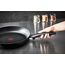 Tefal G28806 Hard Titanium On Bratpfanne 28 cm, Aluminium, unbedenkliche Antihaftversiegelung, Thermo-Signal Temperaturanzeiger, für alle Herdarten geeignet, induktionsgeeignet, Schwarz