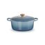 Le Creuset Signature Gusseisen-Bräter mit Deckel, Ø 28 cm, Rund, Für alle Herdarten und Induktion geeignet, Volumen: 6,7 l, 6,125 kg, Chambray, 21177284344441