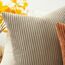 Topfinel 2er Set Taupe Kordsamt Kissenbezug 40x40CM Weich Dekorative Moderne Kissenbezüge Kissenhülle Dekokissenbezug Sofakissen Dekokissen Boho Deko für Sofa Schlafzimmer Wohnzimmer Balkon