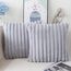 NIULAA Silber Grau Kissenbezug 40x40 2er Set Flauschig Plüsch Deko Kissenbezüge Weich Gestreift Pelz Kissenhülle Dekokissen Sofakissenbezug Luxus Sofakissen Zierkissenbezüge Wohnzimmer Sofa