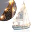 com-four® Deko-Schiff aus Holz mit LED-Beleuchtung - Fischkutter mit Segel, Schnur und Muscheln - nautische Tischdeko - Segelboot - Maritime Dekoration fürs Bad (1 Stück Segelschiff - LED)