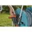 Gardena CleverRoll M: Schlauchwagen mit bis zu 60 m Kapazität, besonders standfest, mit Clip zur Spritzen-Aufbewahrung, Nachtropfstopp, Kurbelseite frei wählbar (18511-20)