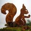 ALEMIN Sitzendes Eichhörnchen Rost Deko, Gartendeko Rost Eichhörnchen Baumstecker Gartenstecker Edelrost Eichhörnchen mit Schraube