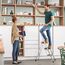 Hailo Alu-Klapptritt StandardLine, 3 große Stahl-Stufen bis 150 kg, kleine Alu Leiter mit Anti-Rutsch-Matten, Trittleiter mit Klappsicherung, Silber, Aktuelles Modell K70