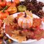 FEPITO 56 Stück Herbst Thanksgiving-Dekorationen, Mini Artificial Kürbisse und Tannenzapfen, Blätter und Eicheln für Party- und Dekorationsausstattung, Halloween und Thanksgiving