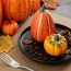 Benjia Kürbis Herbst Deko Dekoration Draußen, Groß Mini Orange Kürbisse Zierkürbisse Herbstdeko Herbstdekorationen Halloween (Orange, 16 Stück)