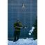 Fiskars Schnee- und Kornschaufel, Blattbreite: 31 cm, Aluminium-Blatt/Birkenholz-Stiel mit Kunststoff-Überzug, 1001637