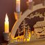 The Christmas Workshop Weihnachtskerzenbrücke, 7 LED-Leuchtdekoration Schwibbogen, traditionelles Holzdesign, batteriebetrieben