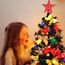 Weihnachtsbaum künstlich (WBD) 60 cm grün mit Weihnachtsdeko bunt und Led Lichterkette mit Batteriebox und Fernbedienung künstlicher Christbaum klein Tannenbaum