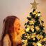 Weihnachtsbaum künstlich (WBD) 75 cm grün mit Weihnachtsdeko Gold und Led Lichterkette mit Batteriebox und Fernbedienung künstlicher Christbaum klein Tannenbaum