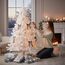 Künstlicher Weihnachtsbaum weiß inklusive Metall Ständer - 120 cm - Kunst Tannenbaum mit Baumständer klappbar - Weihnachtsdeko Christbaum Schneetanne Weihnachtstanne Kunstschnee Tanne unecht