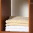 HOMCOM Kleiderschrank auf Rollen, Mobile Garderobe, 1 Kleiderstange, 3 Regale, Garderobenschrank für Flur, Schlafzimmer, 80 x 40 x 128 cm, Walnussbraun