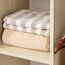 HOMCOM Kleiderschrank auf Rollen, Mobile Garderobe, 1 Kleiderstange, 3 Regale, Garderobenschrank für Flur, Schlafzimmer, 80 x 40 x 128 cm, Natur