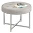 mDesign Sitzhocker – runder Polsterhocker aus Metall und Polyester mit moderner Nietenverzierung – gepolsterter Hocker für Flur, Schlafzimmer und andere Räume – hellgrau und silberfarben