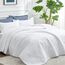 Love's cabin Tagesdecke 240x260 Weiß, Weiche Bett Quilt Leichte Mikrofaser Tagesdecken Bettüberwurf 240x260, Moderne Bedspread mit Münzmuster für alle Jahreszeiten