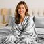Satin Sheets California King [4-teilig, Grau] Luxuriöses seidiges Bettlaken-Set, extra weiches 1800 Mikrofaser, knitterfrei, farbecht, schmutzabweisend, tiefes Spannbetttuch, Bettlaken, Kissenbezüge