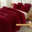 XeGe Plüsch-Bettwäsche-Set mit zotteligen Kissenbezügen aus weichem Kristallsamt, flauschig, 3-teilig (1 Kunstpelz, Reißverschluss (Queen-Size-Bett, rot)