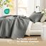 Comfort Spaces King Quilt-Ganzjahres-Bettwäsche, anthrazitgraue Tagesdecke mit doppelseitigen Nähten, weiche Sommerdecke, passende Kissenbezüge, Kienna-Kollektion (304,8 x 299,7 cm), 3-teilig