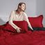 Basic Beyond Bettwäsche-Set für Doppelbett, wendbar, 1 Bettdecke (208,3 x 233,7 cm) und 2 Kissenbezüge (50,8 x 66 cm + 5 cm), Rot/Schwarz