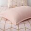 Intelligent Design Raina Tröster Set Metallischer Druck Geometrisches Design Modern Trendy Ganzjahres-Bettwäscheset Matching Sham Decorative Pillow Blush/Gold Full/Queen 5-teilig
